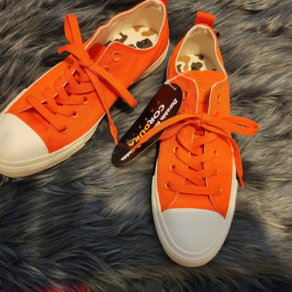 Women's Converse NWT, super cute orange color